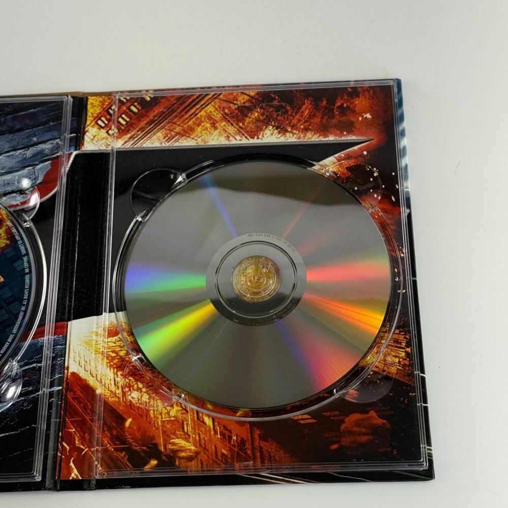 The Dark Knight Trilogy DVD Limited Edition Gift Set Lenticular Art Book 3-Disc - Picture 15 of 15